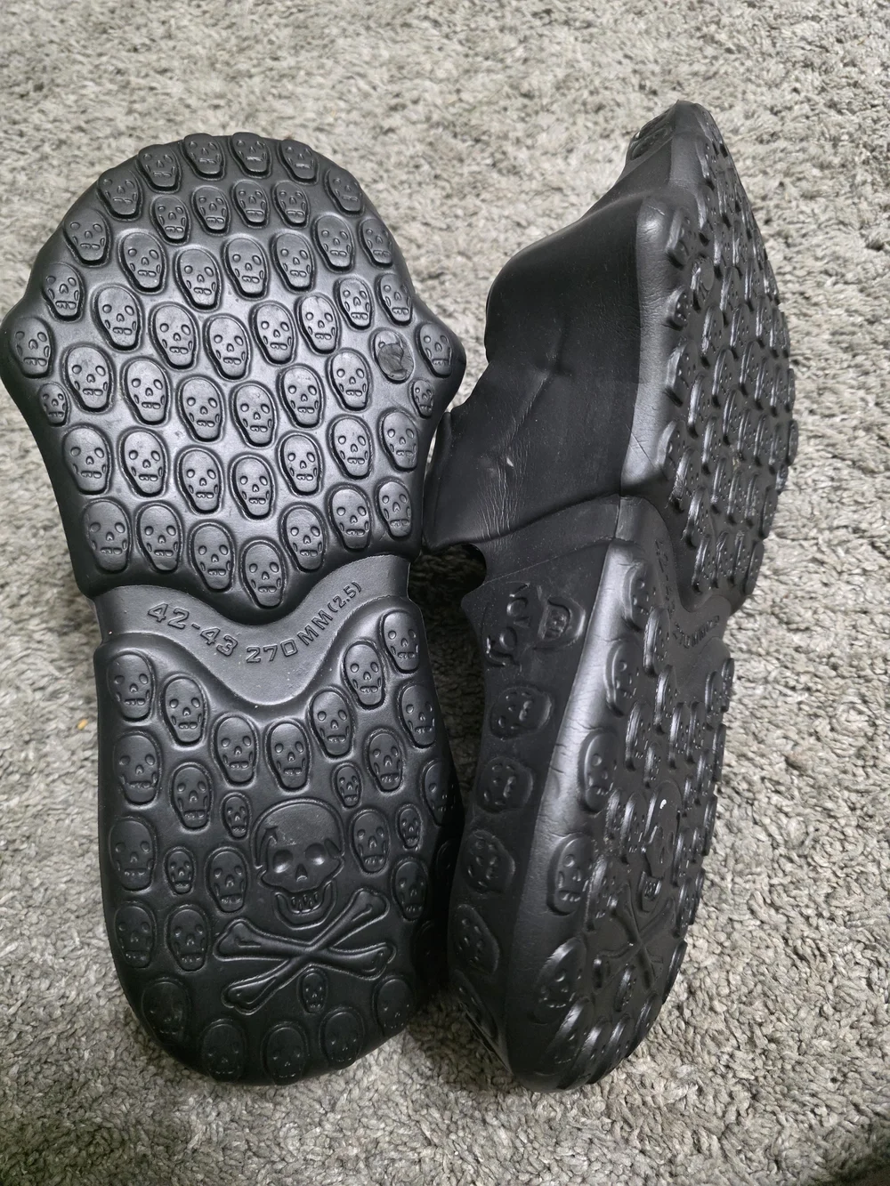 Black Skull-Accent Slide Sandals Size 8/9